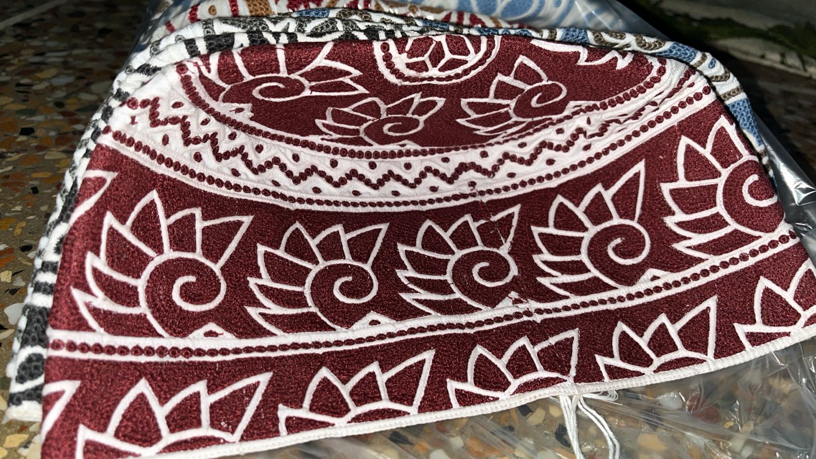 Premium Hand-Embroidered Omani Topi (Kuma)