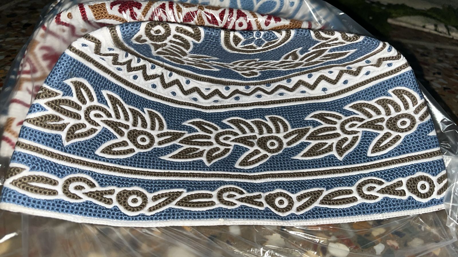 Premium Hand-Embroidered Omani Topi (Kuma)
