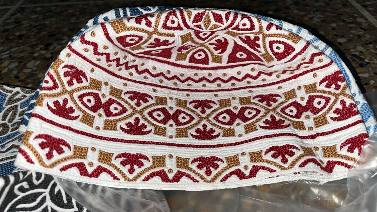 Premium Hand-Embroidered Omani Topi (Kuma)