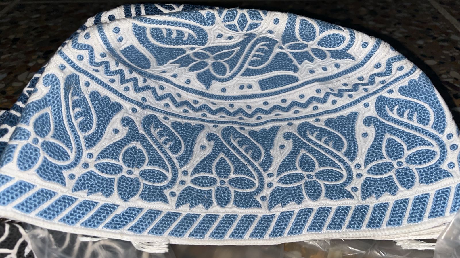Premium Hand-Embroidered Omani Topi (Kuma)