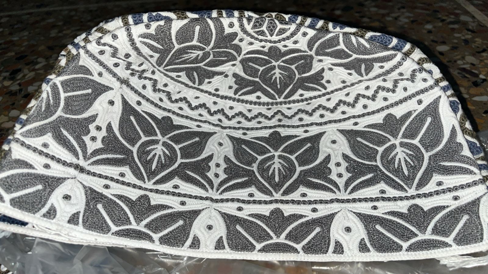 Premium Hand-Embroidered Omani Topi (Kuma)