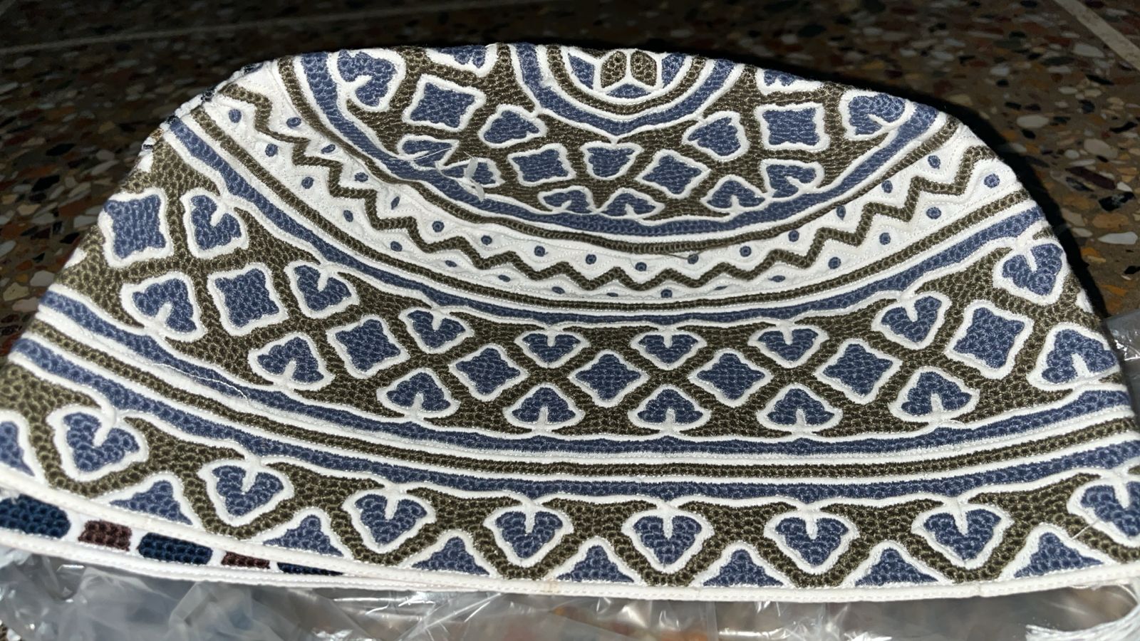 Premium Hand-Embroidered Omani Topi (Kuma)